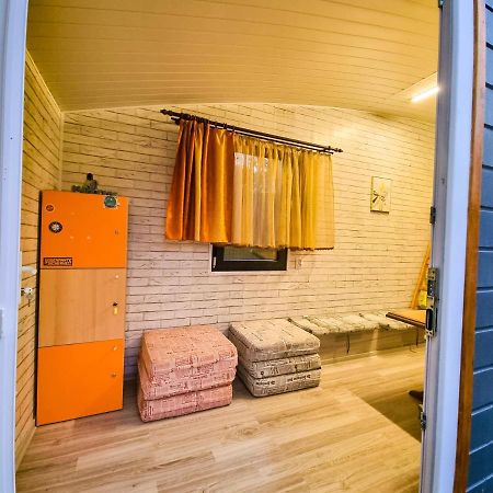 Tiny Houses In The Garden Campulung Moldovenesc Exterior photo