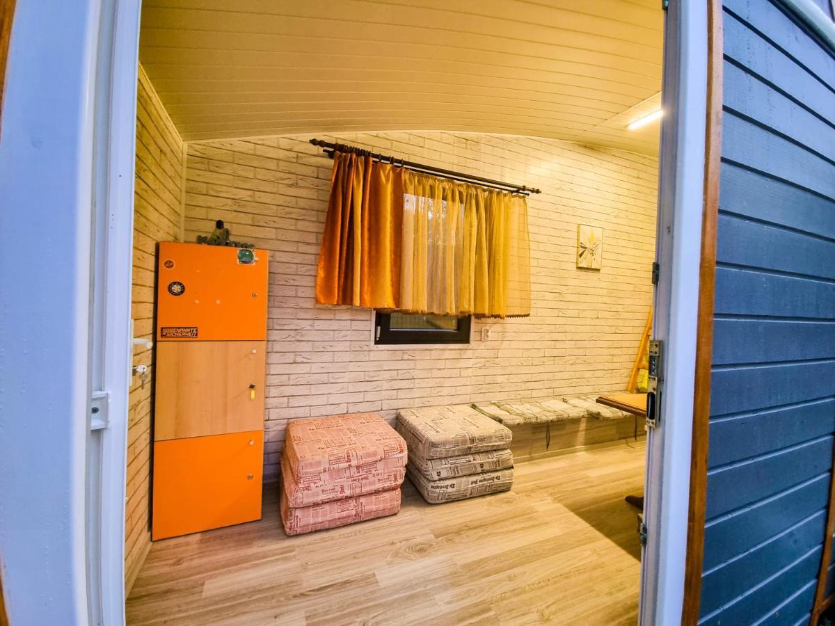 Tiny Houses In The Garden Campulung Moldovenesc Exterior photo