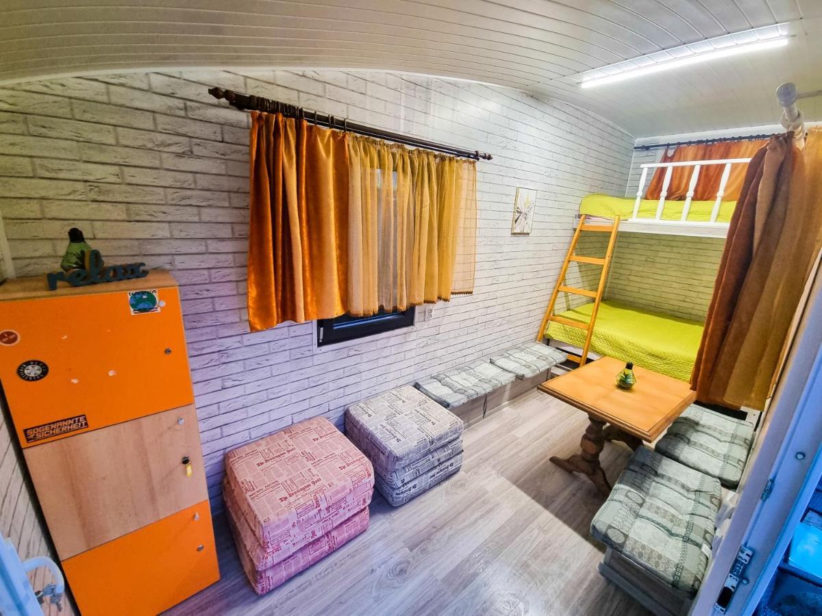 Tiny Houses In The Garden Campulung Moldovenesc Exterior photo