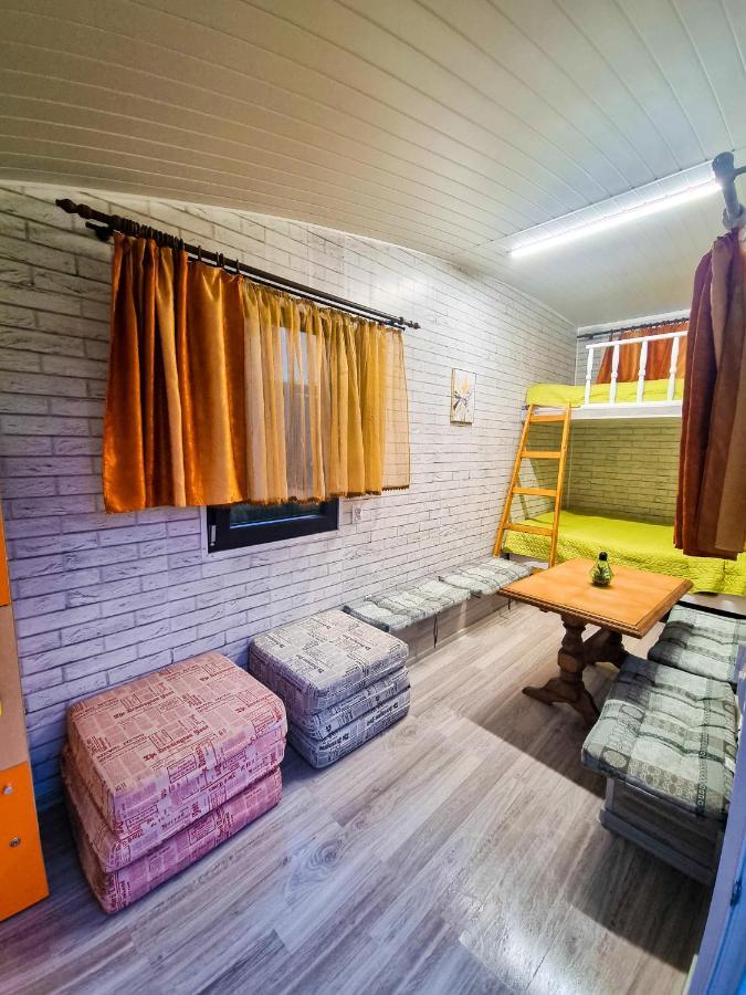 Tiny Houses In The Garden Campulung Moldovenesc Exterior photo